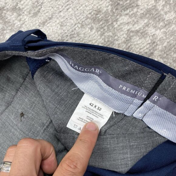 Haggar Men's Premium Khaki Classic Fit Expandable Waist Navy Blue Pants 42x32 - Picture 2 of 5